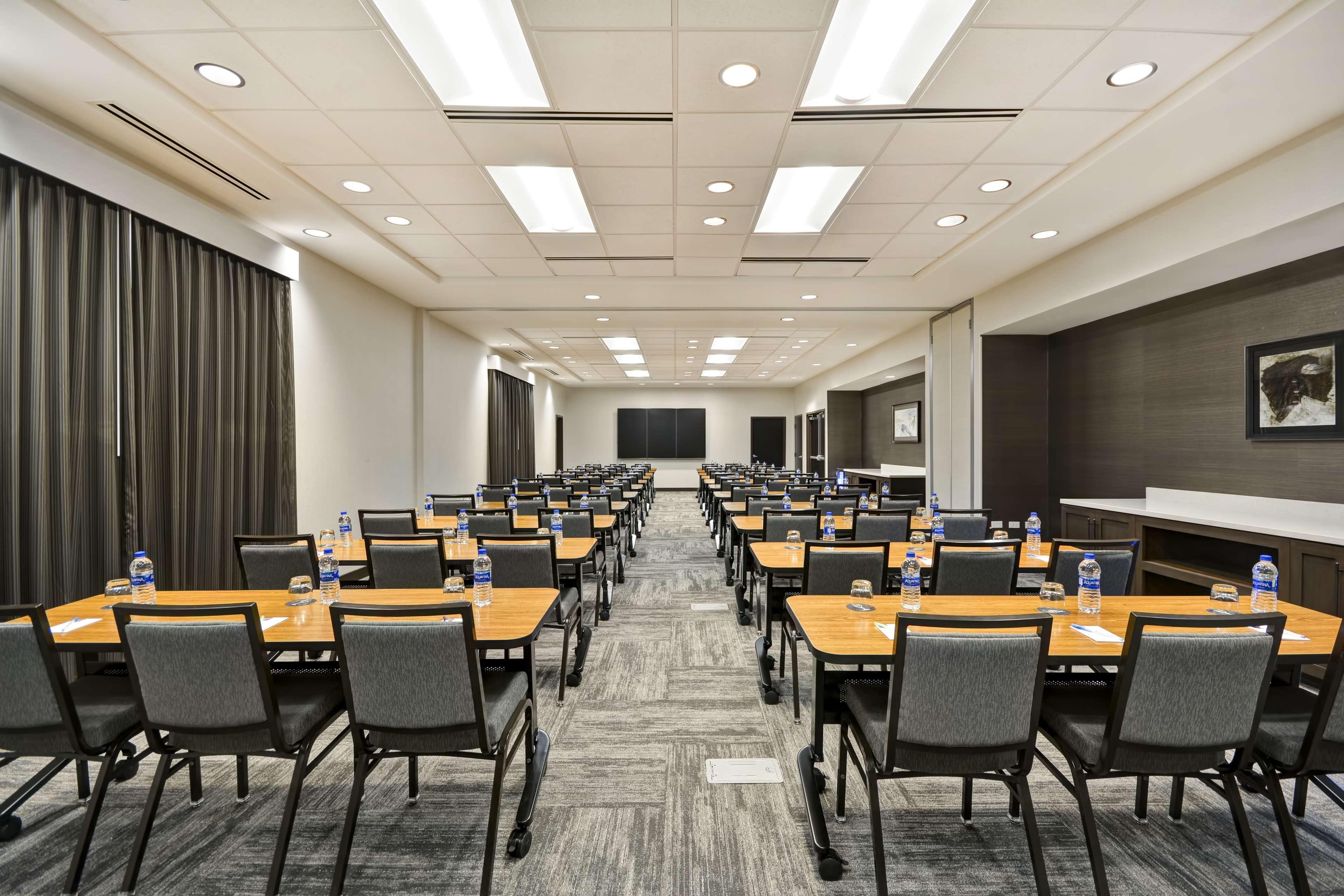 Hyatt Place Фресно Экстерьер фото